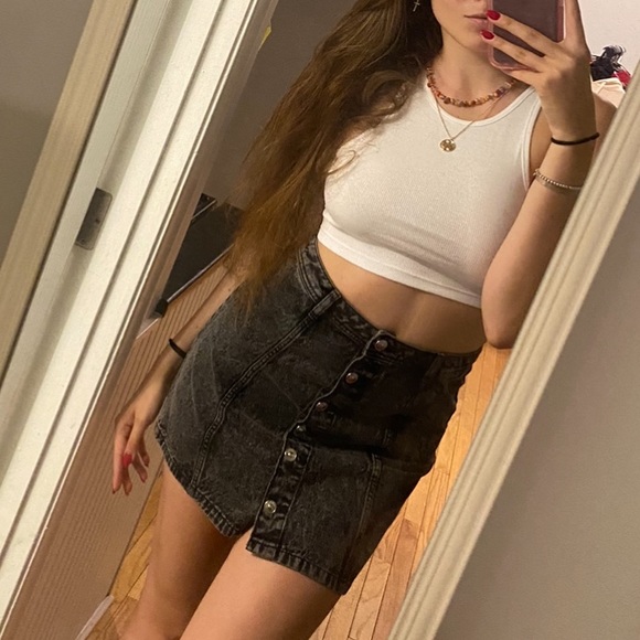 NEW Super Cute Denim Washed Out Black Short Skirt H&M with Buttons - Picture 2 of 7